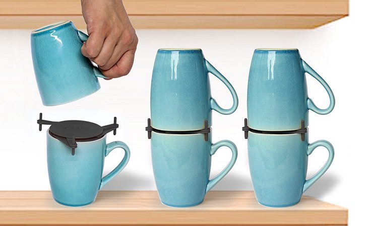 چیدمان لیوان ها داخل کابینت به صورت بر عکس با کمک نظم دهنده