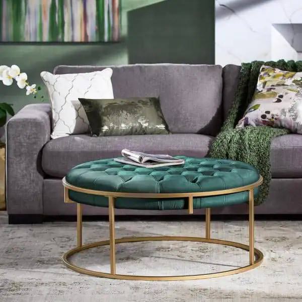 دکوراسیون طوسی طلایی هال و نشیمن مدرن با مبل طوسی میز عثمانی سبز طلایی
