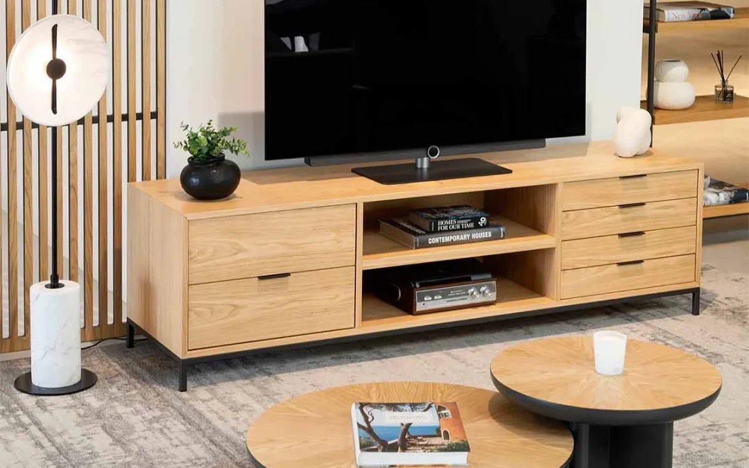 کدام آباژور کنار تلویزیون مناسب‌تر است؟ آباژور ایستاده یا رومیزی!