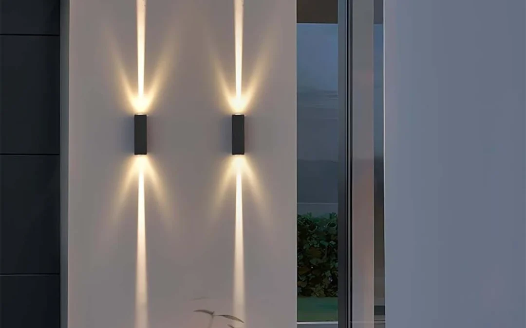 ایده های نورپردازی با چراغ دیواری حیاط