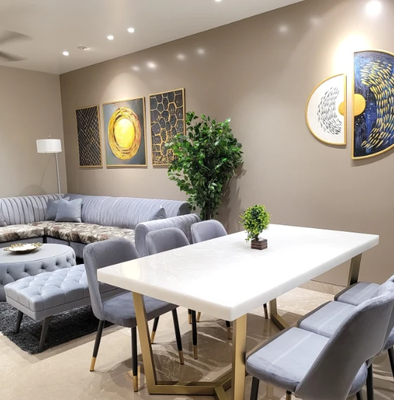 ست کردن مبل و میز ناهار خوری