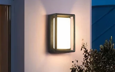 مزایا و معایب چراغ دیواری خورشیدی: نکاتی که باید قبل از خرید بدانی!