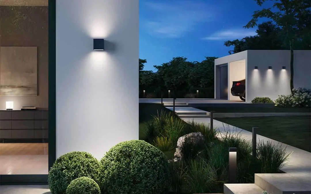 چراغ دیواری حیاط بزرگ