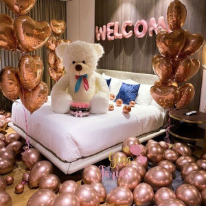 تزیین اتاق خواب عروس با بادکنک صورتی