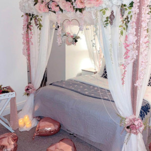 تزیین اتاق خواب عروس با تور و گل