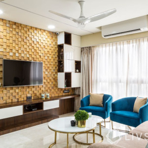 طراحی دیوار پشت تلویزیون با سنگ آنتیک کرم زرد مربعی