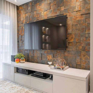 طراحی دیوار پشت تلویزیون با سنگ آنتیک پازلی تیره