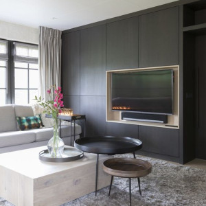 نمای پشت تلویزیون چوبی تیره