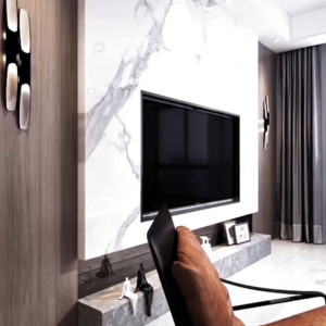 طرح دیوار پشت تلویزیون با چوب و سنگ مرمر