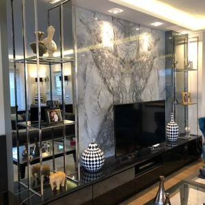 طراحی دیوار پشت تلویزیون با سنگ و آینه