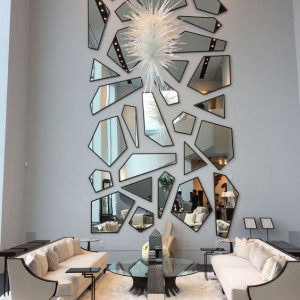 طراحی دیوار پذیرایی با آینه