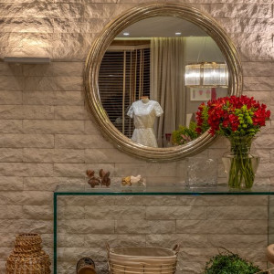 طراحی دیوار پذیرایی با سنگ آنتیک