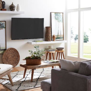 استفاده از شلف، دکوریجات و تابلو برای دیزاین دیوار پشت تلویزیون