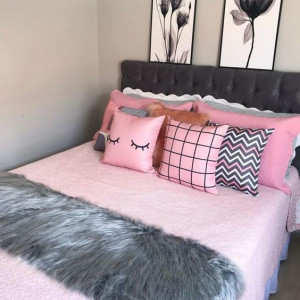 دکوراسیون اتاق خواب دخترانه با کوسن شیک