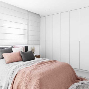 دکوراسیون اتاق خواب ساده و شیک سفید صورتی