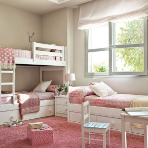 اتاق خواب مشترک بین سه خواهر با سه تخت خواب