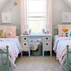 اتاق خواب مشترک بین دو دختر