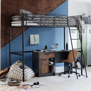 دکوراسیون اتاق خواب پسرانه جوان و نوجوان آبی قهوه ای به سبک صنعتی با تخت و میز دو طبقه فلزی