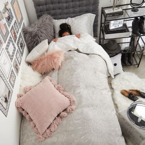 اتاق دختر جوان شیک