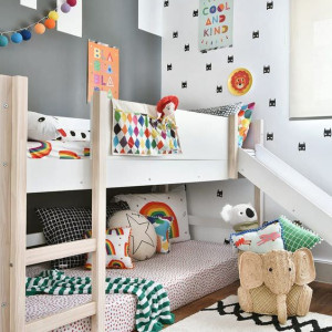 اتاق خواب مشترک بین خواهر و برادر خردسال