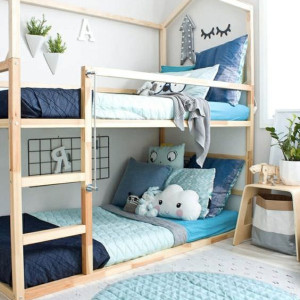 اتاق خواب مشترک بین دو برادر با تخت دو طبقه