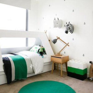 دکوراسیون اتاق خواب پسرانه کودک سفید سبز شیک و مدرن با تم حیوانات