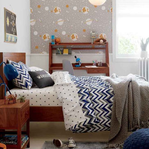 دکوراسیون اتاق خواب پسرانه شیک با تم فضا و سیاره