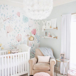 دکوراسیون اتاق نوزا دختر آبی صورتی با پوستر دیواری طرح گل