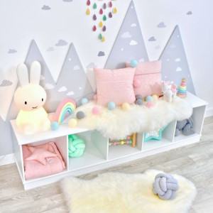 دکوراسیون اتاق نوزاد دختر آبی صورتی با پوستر دیواری طرح کوه