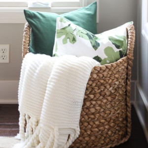 پتو و بالش اتاق خواب مهمان