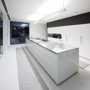 آشپزخانه مدرن شیک سفید مشکی