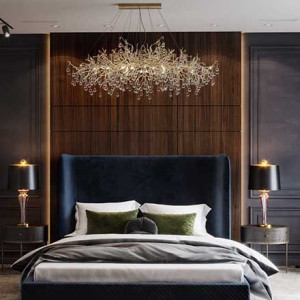 اتاق خواب طوسی و آبی و قهوه ای با دیوارهای طوسی و قهوه ای و تخت پارچه ای سرمه ای