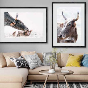 دکوراسیون طوسی و کرم با دیوارهای خاکستری و مبل ال کرم