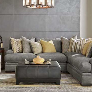 دکوراسیون طوسی و زرد نشیمن با مبل و دیوارهای خاکستری تیره