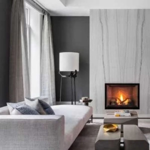 دکوراسیون طوسی نشیمن مدرن با دیوارهای خاکستری تیره و مبل طوسی روشن