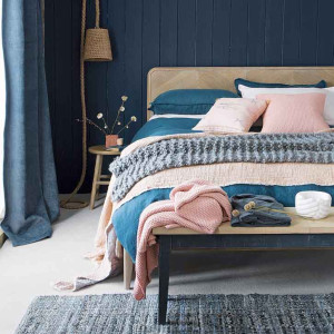 رنگ اتاق خواب آبی و صورتی و کرم