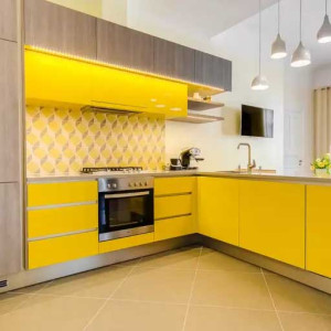 کابینت زرد آشپزخانه مدرن با کابینت های چوبی