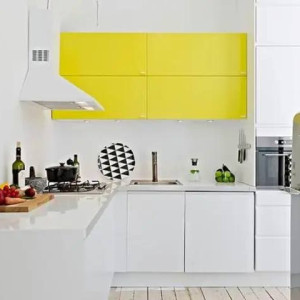 کابینت زرد و سفید ام دی اف مات در دکوراسیون آشپزخانه مدرن ال شکل