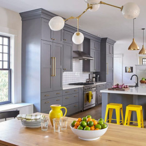 کابینت طوسی تیره ام دی اف مات در آشپزخانه بزرگ جزیره دار