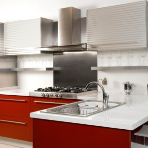 کابینت قرمز و طوسی ام دی اف مات در دکوراسیون آشپزخانه مدرن