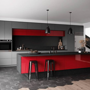 کابینت قرمز و طوسی روشن ام دی اف هایگلاس در آشپزخانه مدرن جزیره دار