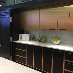 کابینت مشکی و طلایی ام دی اف در دکوراسیون آشپزخانه مدرن