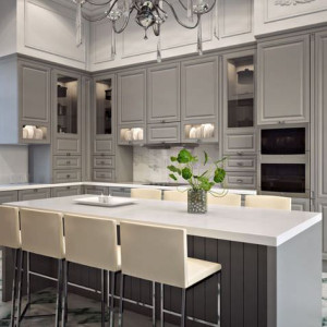 کابینت نئوکلاسیک طوسی ام دی اف مات در دکوراسیون آشپزخانه جزیره دار