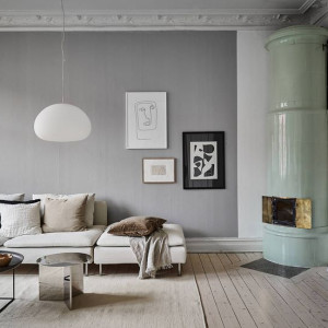 دکوراسیون سفید و طوسی و سبز نشیمن و پذیرایی مدرن با مبل سفید