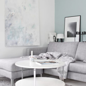 دکوراسیون سفید و طوسی و آبی اتاق نشیمن مدرن