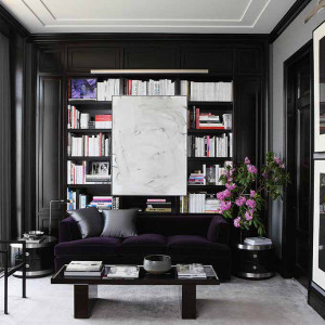 دکوراسیون مشکی نشیمن نئوکلاسیک با مبل بنفش تیره